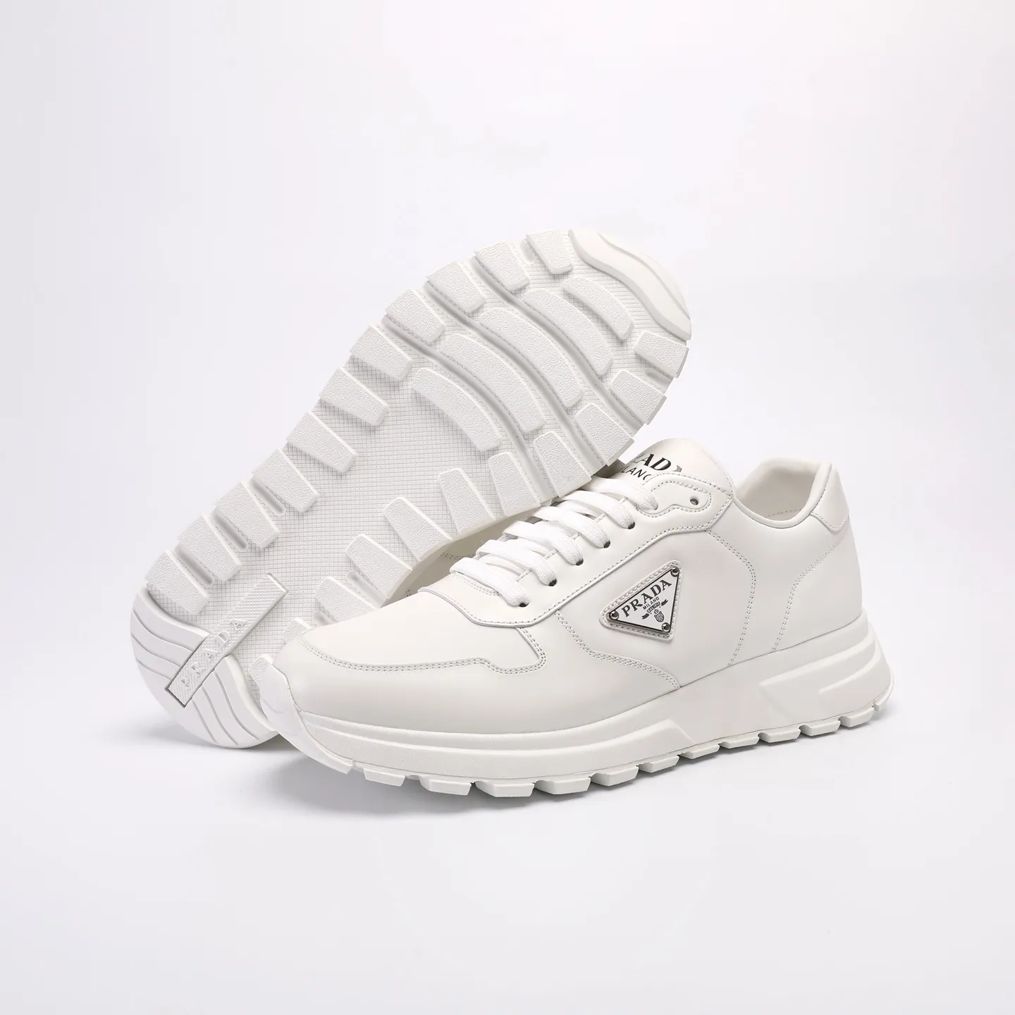 Batch 580 [PRADA] Men's shoes are popular in the counter, official website synchronization, high-quality shipments. Fabric: original cowhide with snakeskin. Lining: cowhide feet + cowhide lining. Outsole: original TPU + foam. Size: 38-46
